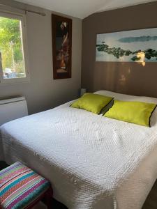Un pat sau paturi într-o cameră la Residence Saint Thomas
