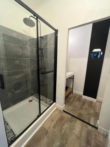 Ένα μπάνιο στο L'Eden - Joli studio en centre ville