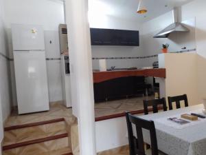 Nhà bếp/bếp nhỏ tại Departamento Fuerza y Fe alquiler temporario