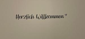 Un cartel con las palabras kerilliilliilliilliilliillioren escritas en en Hilla‘s Holiday Bay, en Münster