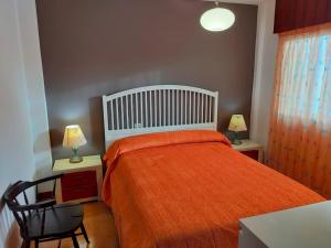 Säng eller sängar i ett rum på Corunna Piso acogedor 3 hab. amplias wifi