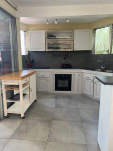 Cucina o angolo cottura di Le Ti Dauphin plage Anse a L'âne