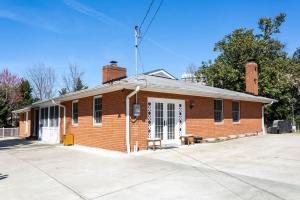 a red brick building with a white door at Harbor Riverside Property 2 in Fort Washington