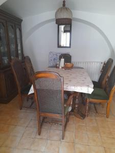 a dining room with a table and chairs at Nyugalom Szigete in Demjén