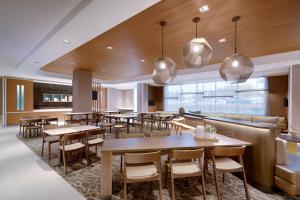 a restaurant with tables and chairs and a bar at SpringHill Suites by Marriott Salt Lake City Sugar House in Salt Lake City