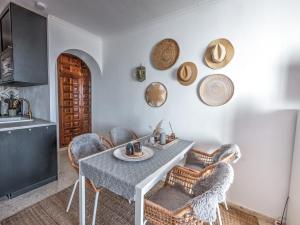 Kuchyňa alebo kuchynka v ubytovaní Newly renovated apartment in Nerja with huge pool