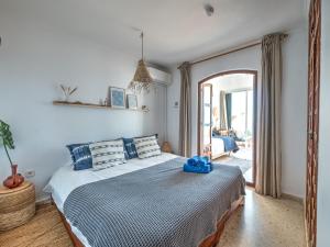 Posteľ alebo postele v izbe v ubytovaní Newly renovated apartment in Nerja with huge pool