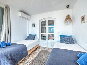 Posteľ alebo postele v izbe v ubytovaní Newly renovated apartment in Nerja with huge pool