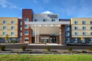 eine Darstellung eines Hotels vor einem Gebäude in der Unterkunft Fairfield by Marriott Inn & Suites Grand Rapids Wyoming in Wyoming