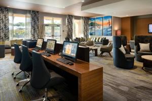 a waiting room with a desk with computers and chairs at Courtyard by Marriott Maui Kahului Airport in Kahului