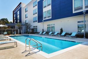 a swimming pool in front of a building at SpringHill Suites by Marriott Pensacola in Pensacola