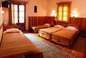 Voodi või voodid majutusasutuse HOTEL MARI Metsovo toas