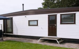 Gallery image of Stacaravanverhuur Kroon chalet B-10 in Workum