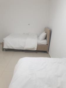 Postel nebo postele na pokoji v ubytování רותם רויאל + 12 fotografií