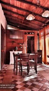 a dining room with a table and chairs and a kitchen at DA FEDERICA Casa Vacanze BAIA PORTO DELLE GENTI in Lipari