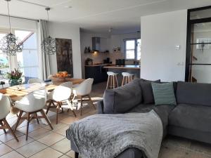 Posezení v ubytování Beach Villa Makkum met sauna