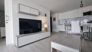 A kitchen or kitchenette at Casilla de Costa Luxury home