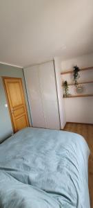 Łóżko lub łóżka w pokoju w obiekcie Maison Saint Jean de Monts 7 personnes - 3 chambres