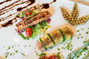 Jedlo v ubytovaní bed & breakfast alebo blízkom okolí