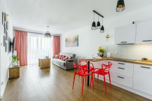 Kuchyňa alebo kuchynka v ubytovaní Apartament Słońce i Plaża Kołobrzeg