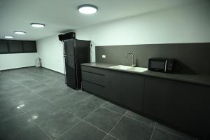Η κουζίνα ή μικρή κουζίνα στο Puy Castele Hotel Tiberias