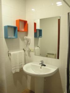 Phòng tắm tại Apartamentos Turísticos Cancelas by Bossh Hotels