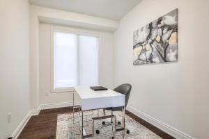 Gambar di galeri bagi Masterfully Designed Private Suite di Bradford