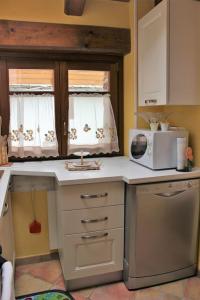 Kuchyň nebo kuchyňský kout v ubytování Casa Coccinella Valdieri