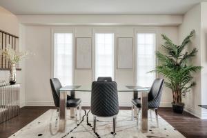 Gambar di galeri bagi Masterfully Designed Private Suite di Bradford