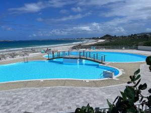 Bazén v ubytování Studio Tortola Orient Bay VUE MER nebo v jeho okolí