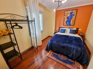 A bed or beds in a room at a 2 min de la Catedral