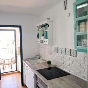 Kuchyň nebo kuchyňský kout v ubytování AIRUNNES Atico duplex Zahara primera linea
