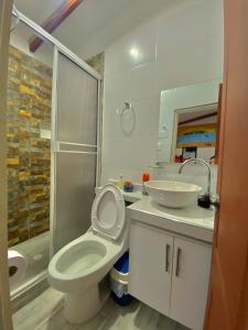 Koupelna v ubytování Acuarios Hostal