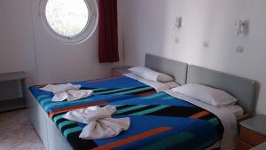 Een bed of bedden in een kamer bij Manine Apartments