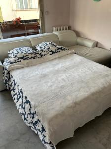 Posteľ alebo postele v izbe v ubytovaní Chambre privée avec terrasse au port de Nice