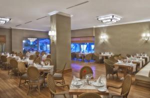 Akka Alinda Hotel - Premium Ultra All Inclusive 레스토랑 또는 맛집