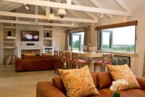 een woonkamer met een bank en een tafel bij Country House at Kay & Monty in The Crags