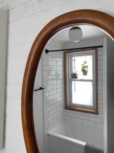Kylpyhuone majoituspaikassa Artistic Picton getaway