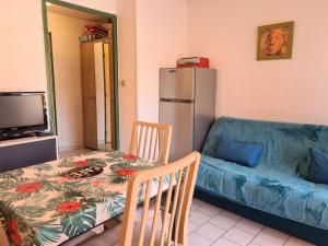 Posedenie v ubytovaní Appartement Moderne avec Piscine, 200m Plage - 4 Couchages, Cap d'Agde - FR-1-249-388