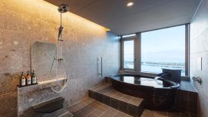 Kylpyhuone majoituspaikassa Kitakobushi Shiretoko Hotel & Resort