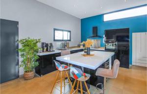 Kuchnia lub aneks kuchenny w obiekcie Amazing Home In Lussas