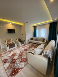 a large living room with couches and a television at Uzungöl Özkan Pansiyon in Uzungöl