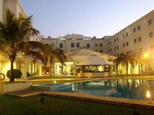 Bazén v ubytování Hotel Vip Grand Maputo nebo v jeho okolí