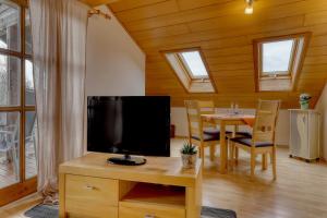 TV a/nebo společenská místnost v ubytování Hotel "Haus am Berg"