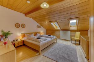 Postel nebo postele na pokoji v ubytování Hotel "Haus am Berg"