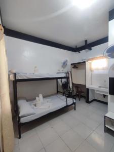 Двухъярусная кровать или двухъярусные кровати в номере Prince Transient house