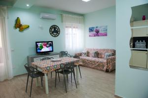 a living room with a table and a couch at I mori di Sicilia in Giardini Naxos