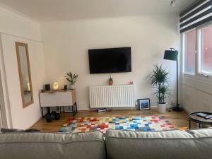 TV in/ali zabaviščno središče v nastanitvi 1 Bedroom apartment - City of London