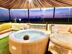 Kép Private Oasis Panoramic Pyramids View RelaxJacuzzi szállásáról ‘Ezbet `Abd el-Ḥamîd városában a galériában