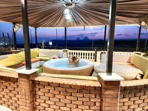 Kép Private Oasis Panoramic Pyramids View RelaxJacuzzi szállásáról ‘Ezbet `Abd el-Ḥamîd városában a galériában